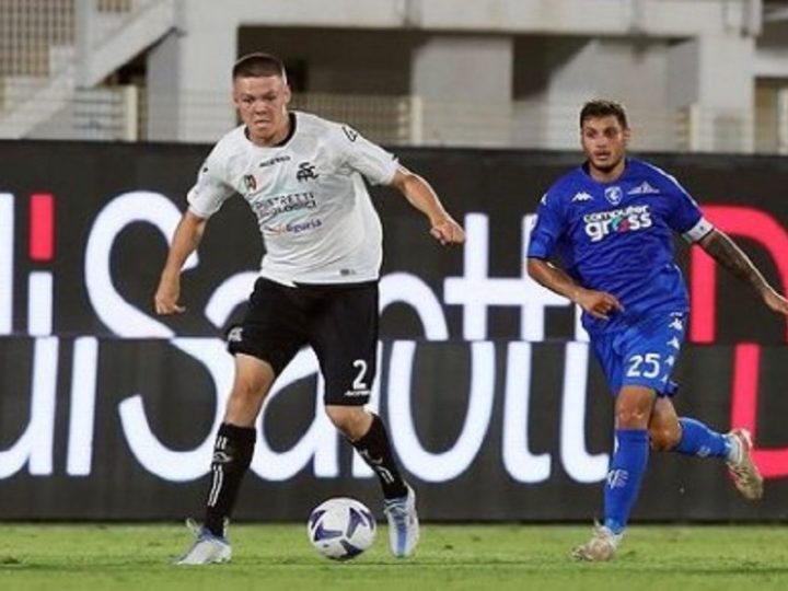 Emil Holm nel mirino: la Fiorentina valuta il colpo per la fascia