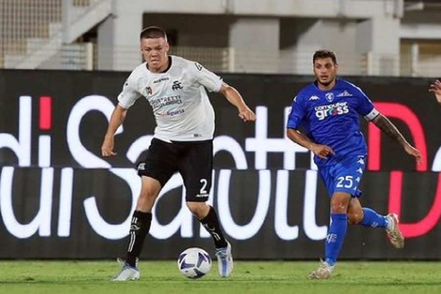 Emil Holm nel mirino: la Fiorentina valuta il colpo per la fascia